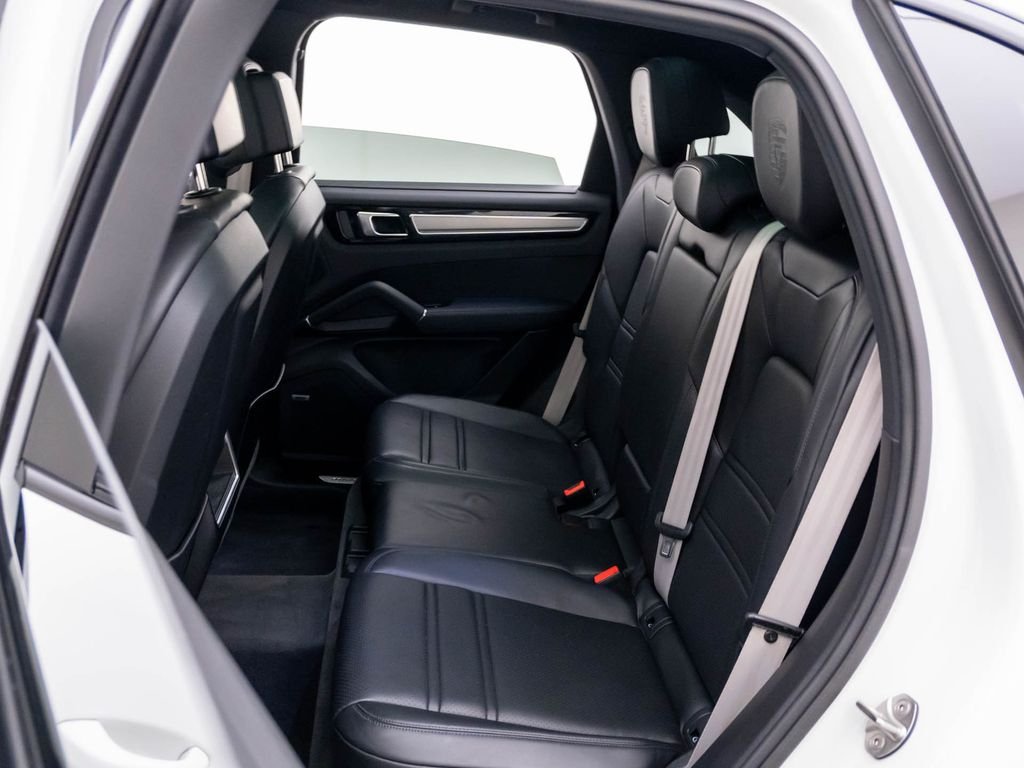 2022 Porsche Cayenne Platinum Edition - Photo 18