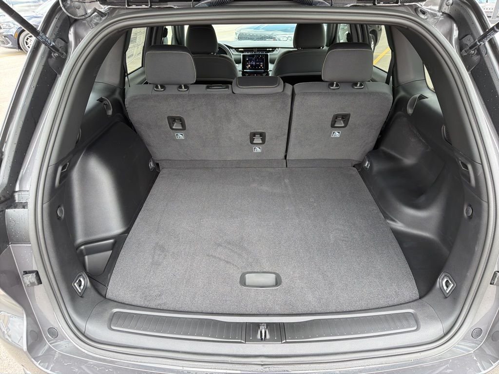 New 2026 Baltic Gray Metallic Clear-Coat Exterior Paint Jeep Laredo image 20