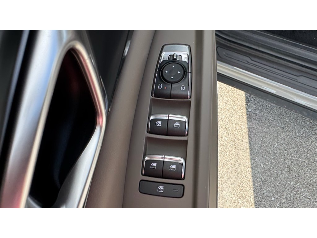 New 2027 Ceramic Silver Kia LXS image 22