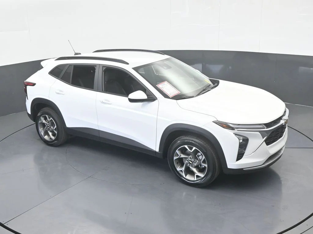 Used 2025 Summit White Chevrolet LT image 54