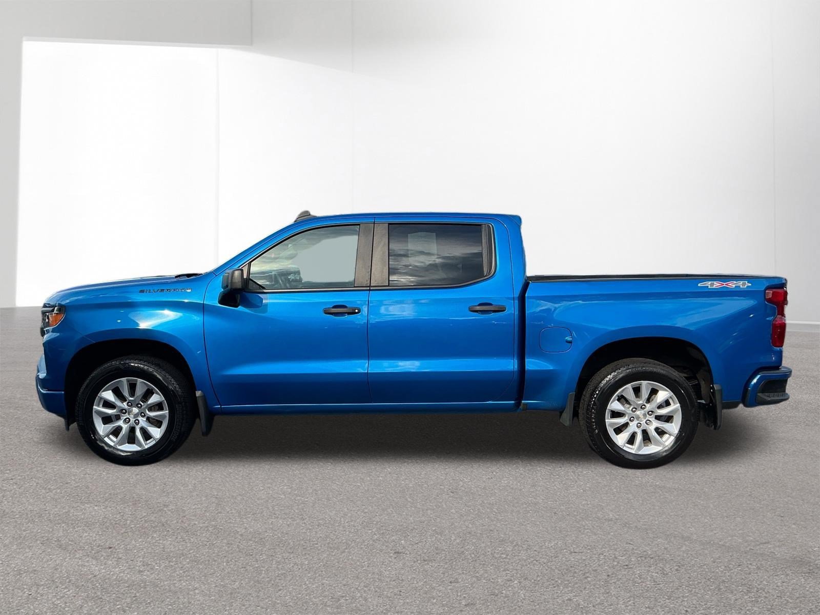 Used 2022 Glacier Blue Metallic Chevrolet Custom image 6