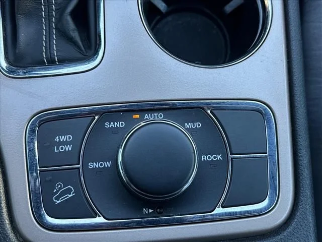 Used 2017 Blue Jeep Limited image 34