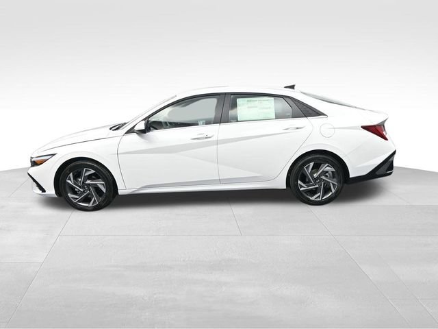 Certified Used 2025 White Hyundai SEL Convenience image 6
