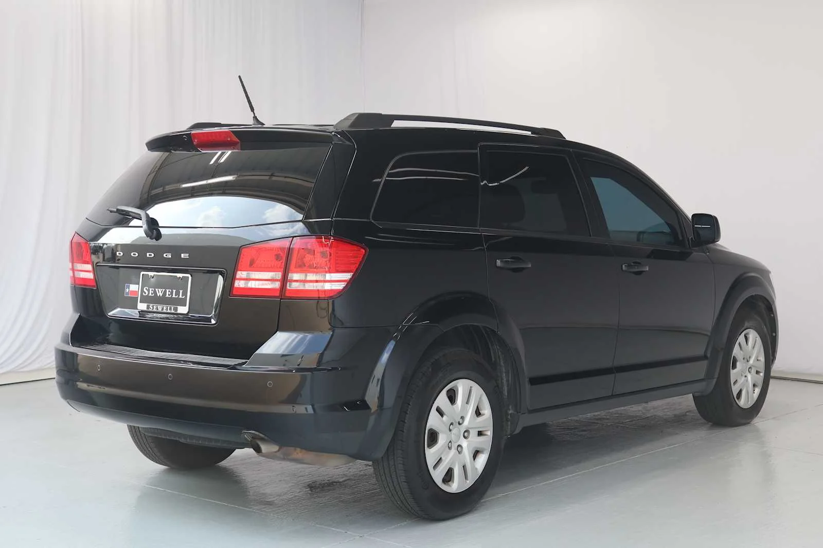 Used 2020 Pitch Black Clearcoat Dodge SE Value image 10
