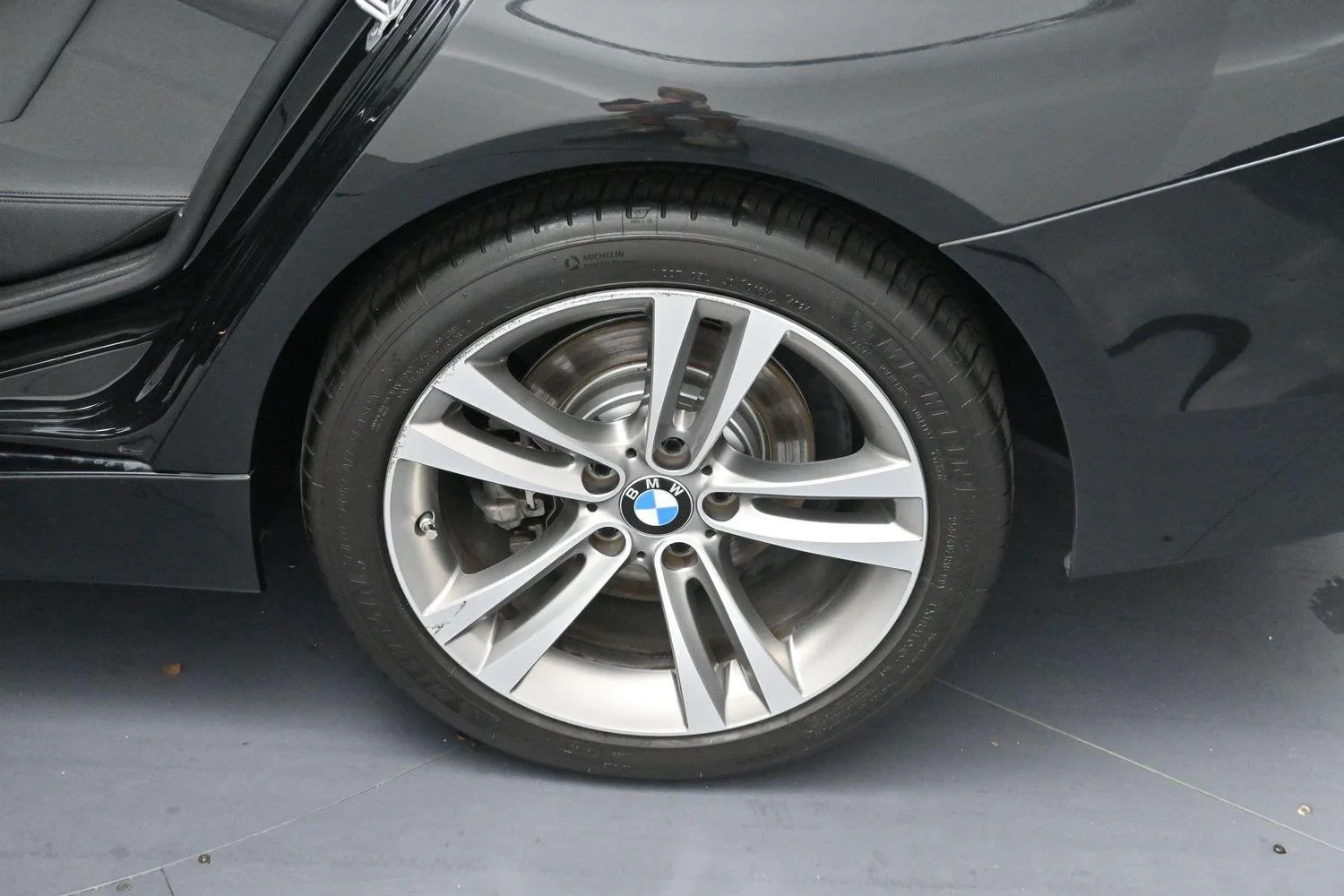 Used 2018 Black Sapphire Metallic BMW 330i image 27