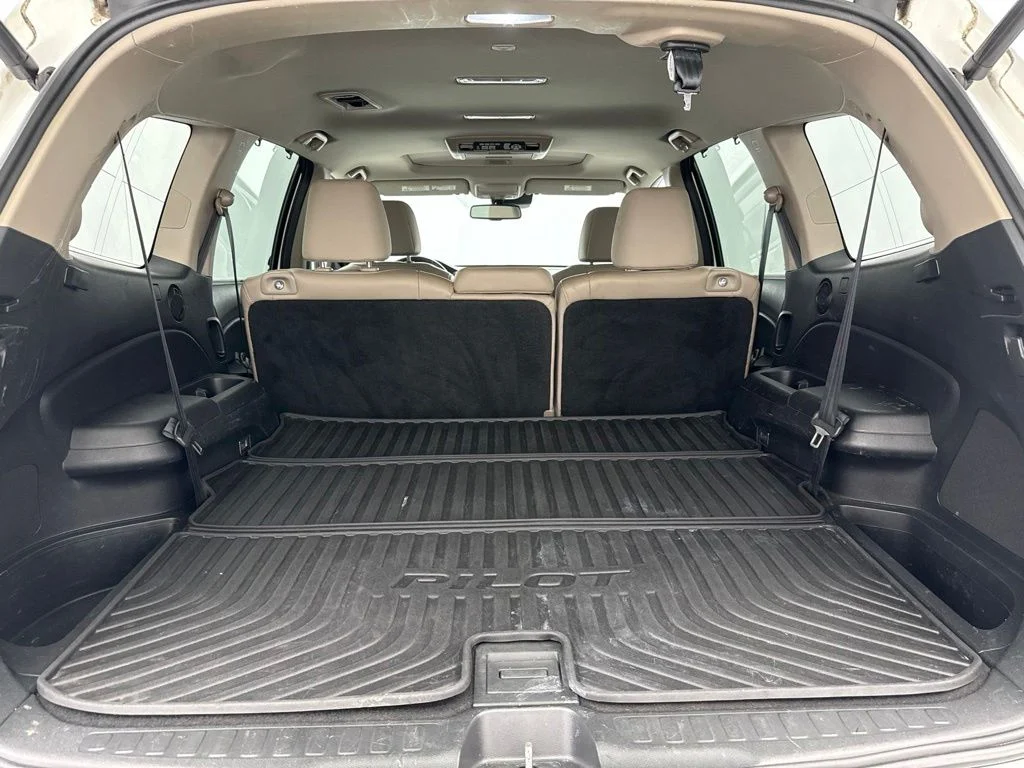 Used 2016 White Honda Touring image 10