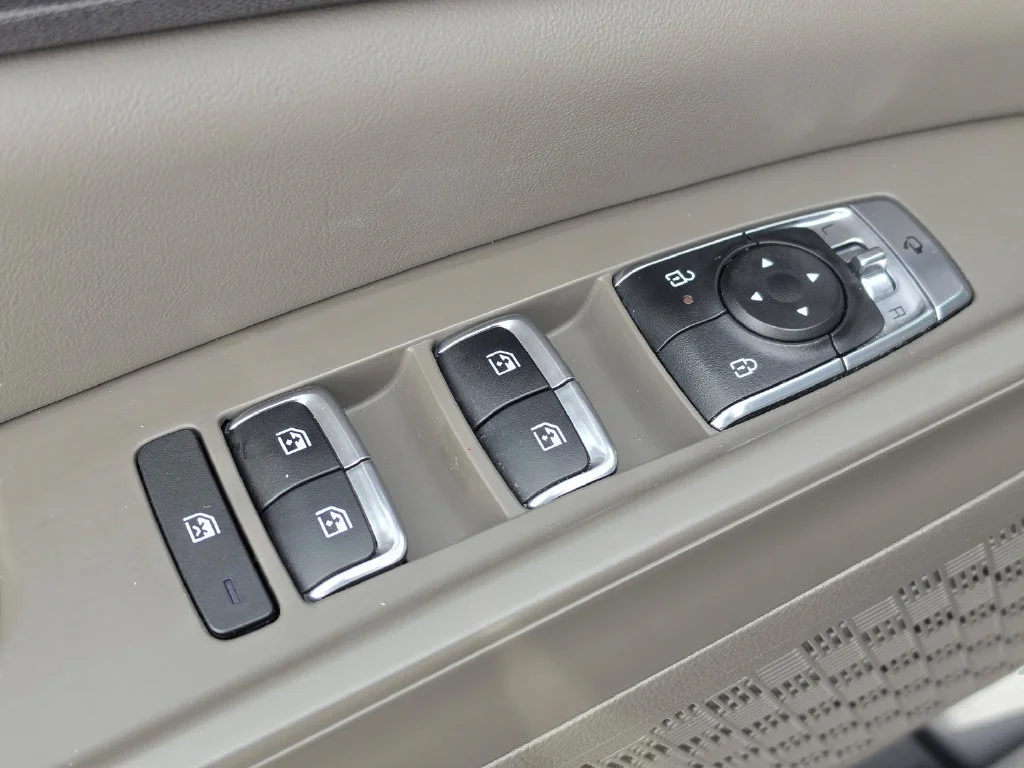 Used 2025 White Kia EX image 29