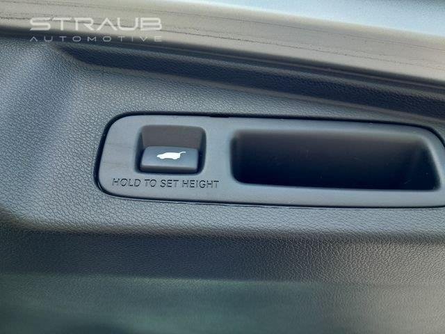 Used 2020 Lunar Silver Metallic Honda Touring image 57