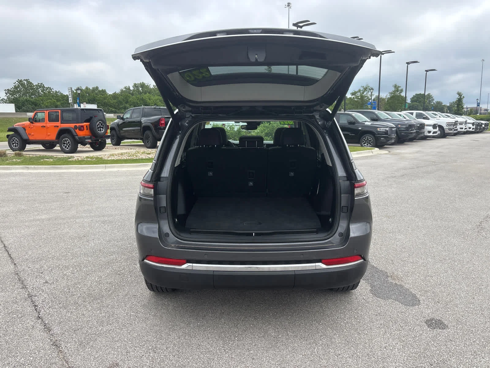 Used 2022 Baltic Gray Metallic Clearcoat Jeep  image 11