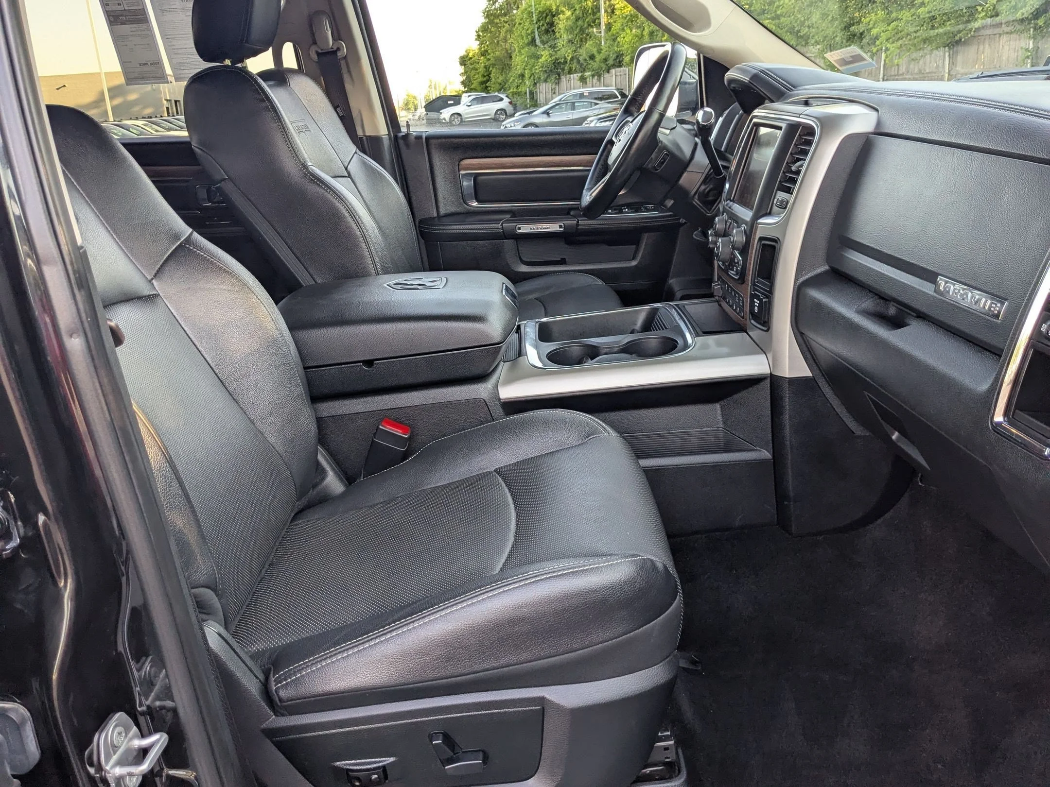 Used 2017 Brilliant Black Crystal Pearlcoat Ram Laramie image 29