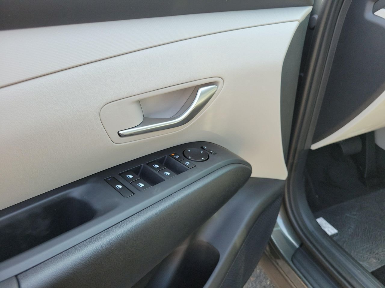 New 2026 Amazon Gray Hyundai SEL AWD image 18
