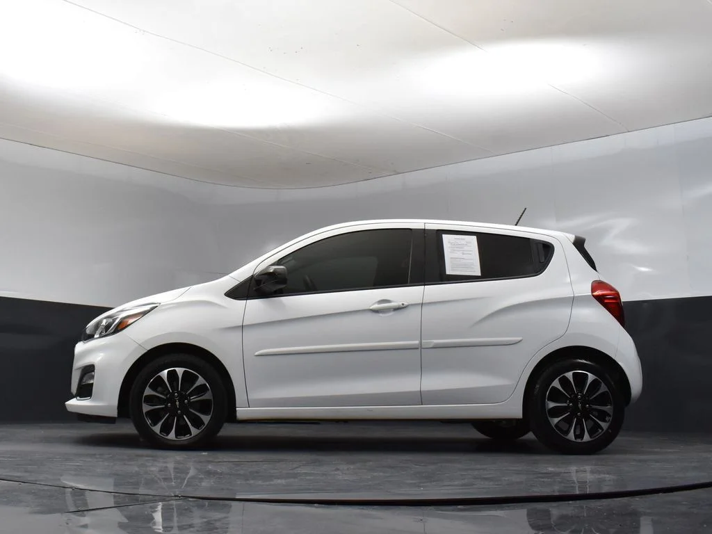Used 2021 White Chevrolet 1LT image 31