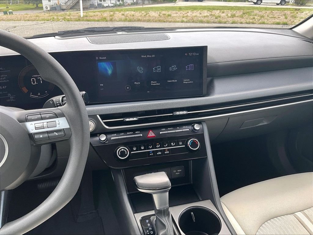 Used 2025 Black Hyundai SE image 18