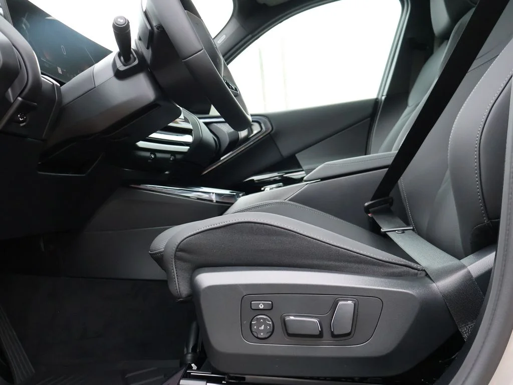 New 2026 Beige BMW 30 xDrive image 42
