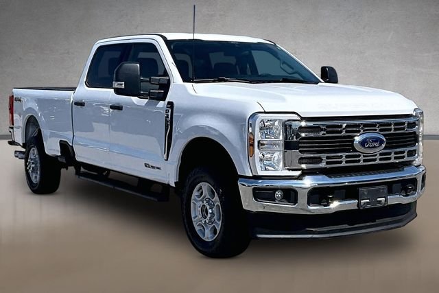 Used 2025 Oxford White Ford XLT image 35