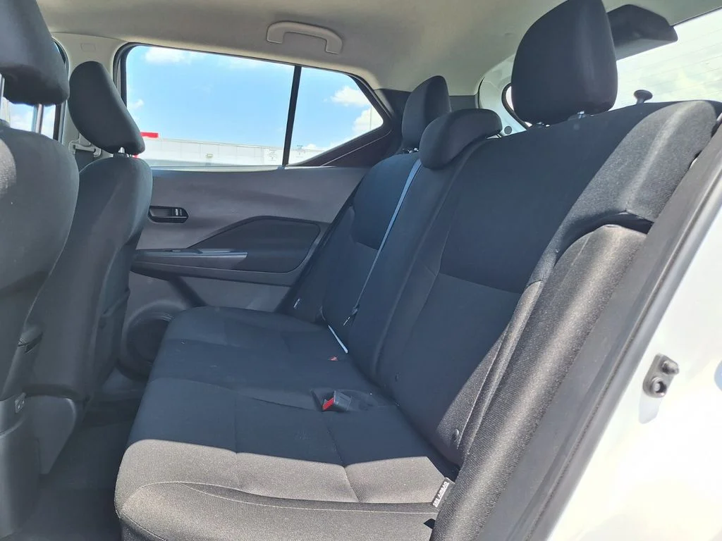Used 2025 White Nissan S image 22