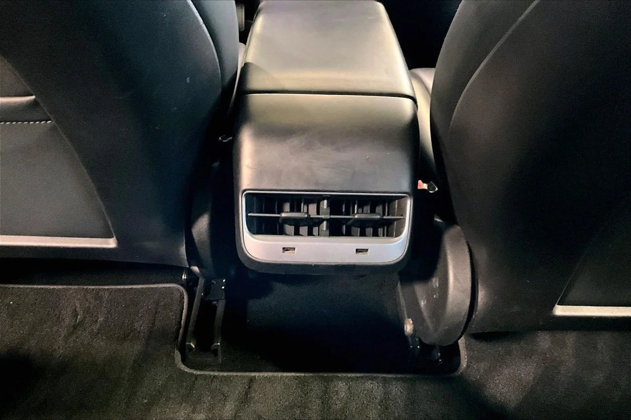Used 2019  Tesla Long Range image 17