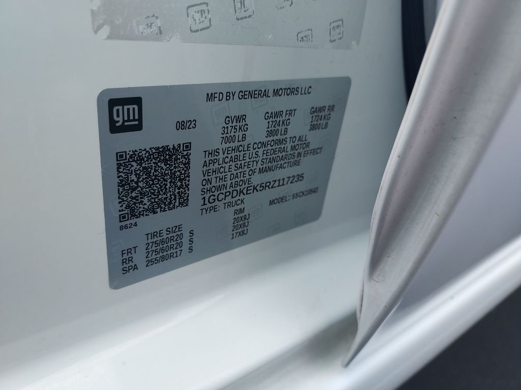 Used 2024 White Chevrolet LT image 23