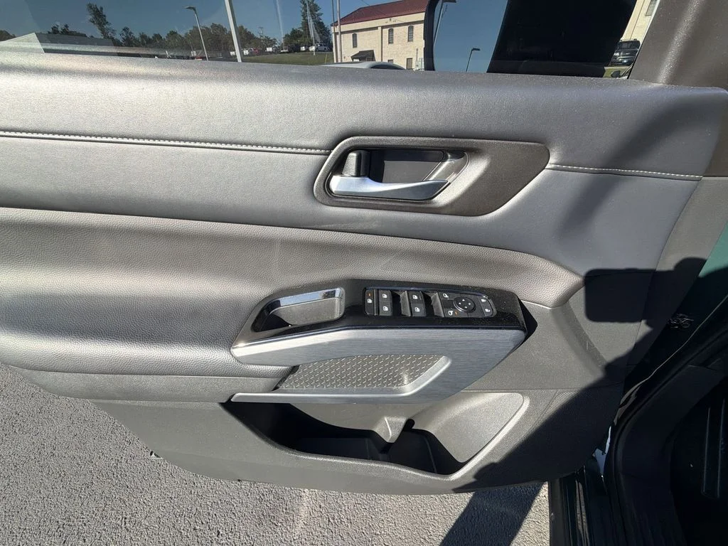 Used 2024 Black Nissan SL image 19