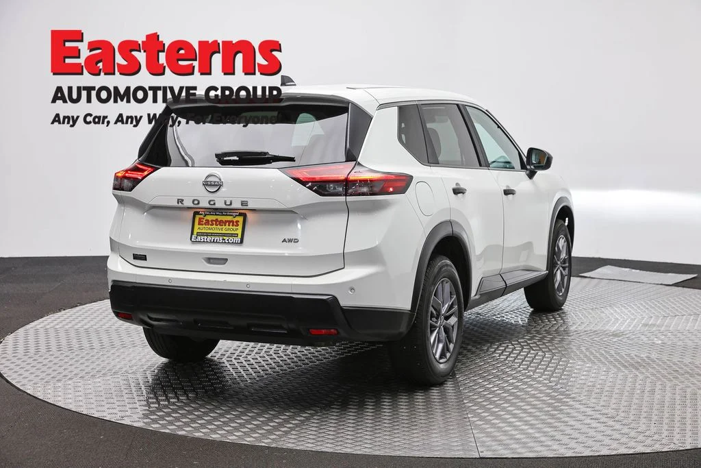 Used 2024 White Nissan S image 5