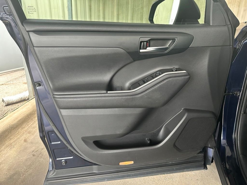 Used 2020  Toyota XLE image 10