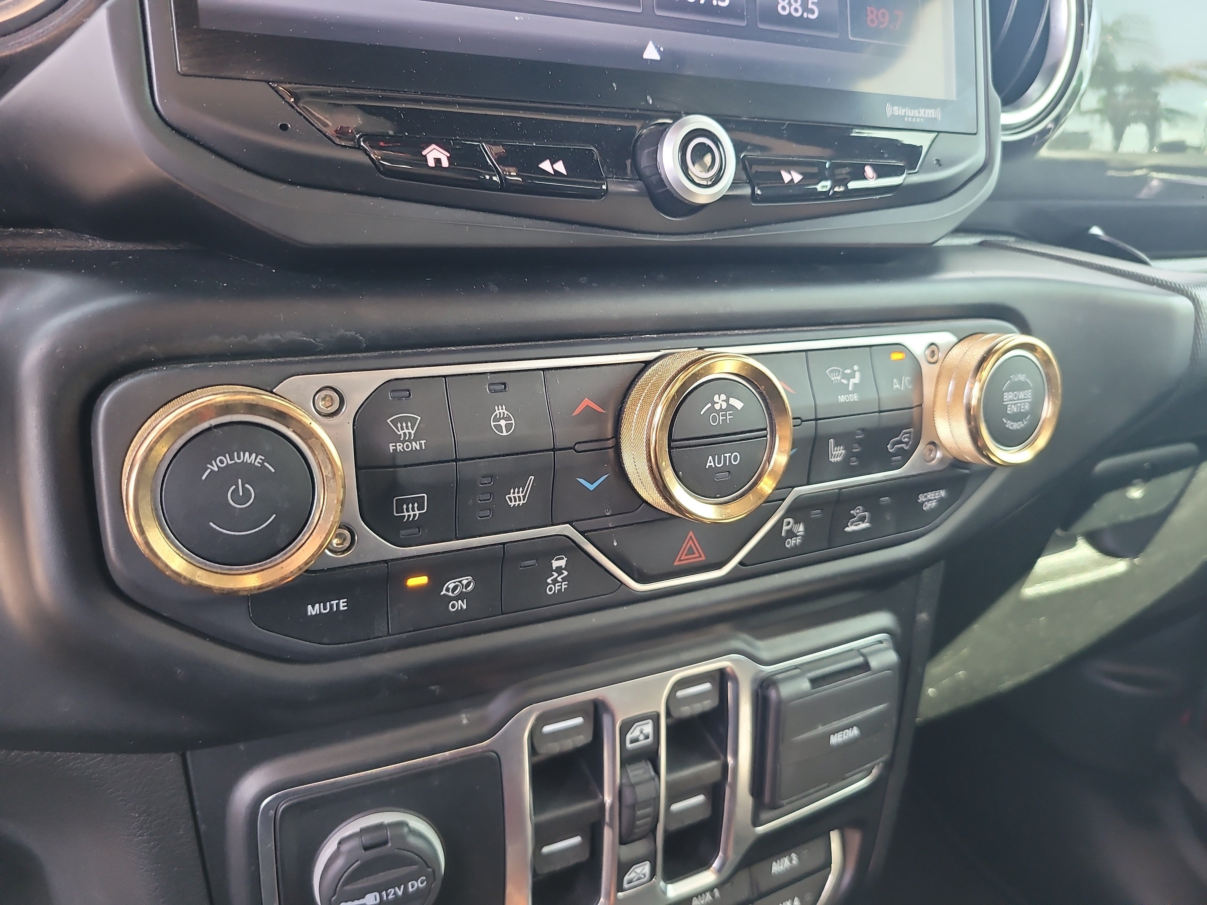 Used 2021 Snazzberry Pearlcoat Jeep Unlimited Rubicon 392 image 24