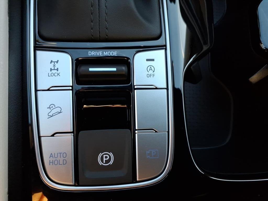 New 2026 Shimmering Silver Hyundai SEL AWD image 16
