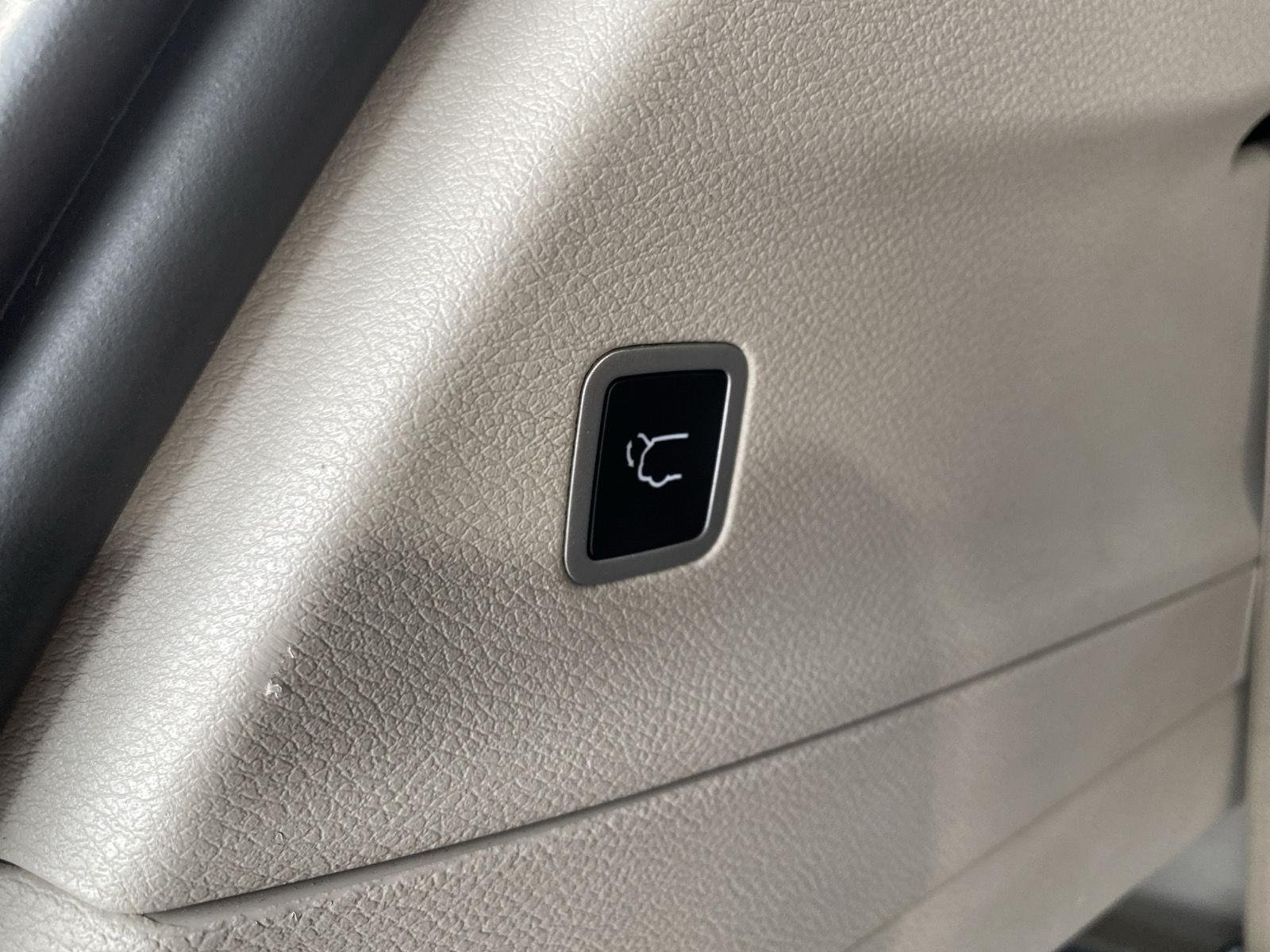 Used 2024 Bright White Clearcoat Chrysler Touring L image 8