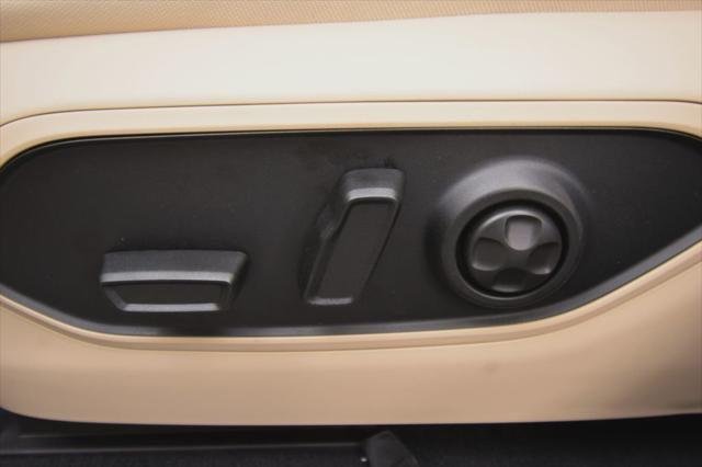 New 2025 Bright White Clear-Coat Exterior Paint Jeep Limited image 36