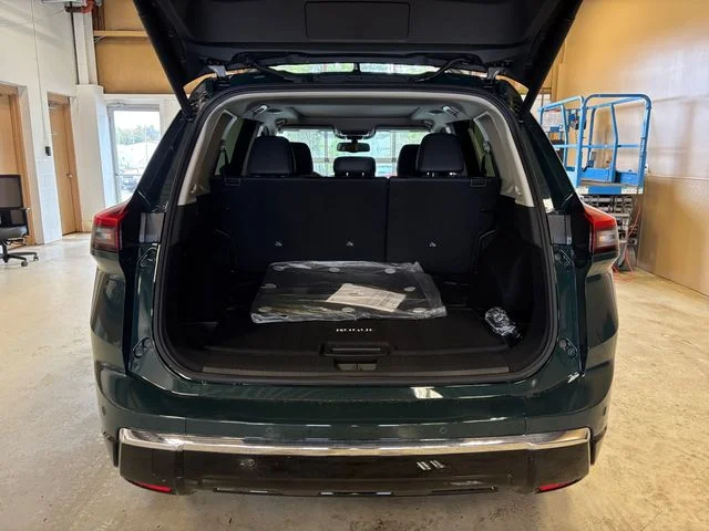 New 2026 Obsidian Green Nissan Platinum image 17