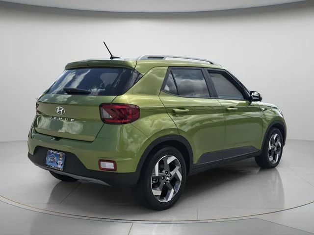 Used 2024 Green Hyundai SEL image 7