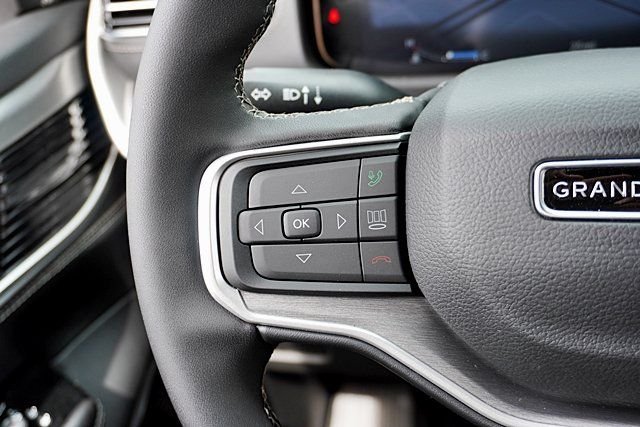 New 2026 Bright White Clear-Coat Exterior Paint Jeep Limited Reserve image 42