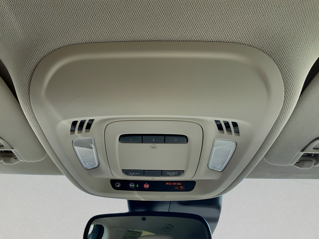 Used 2021 Red Buick Essence image 31