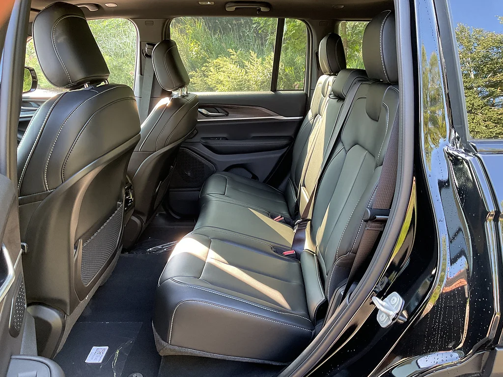 New 2027 High Gloss Black Jeep Limited image 9