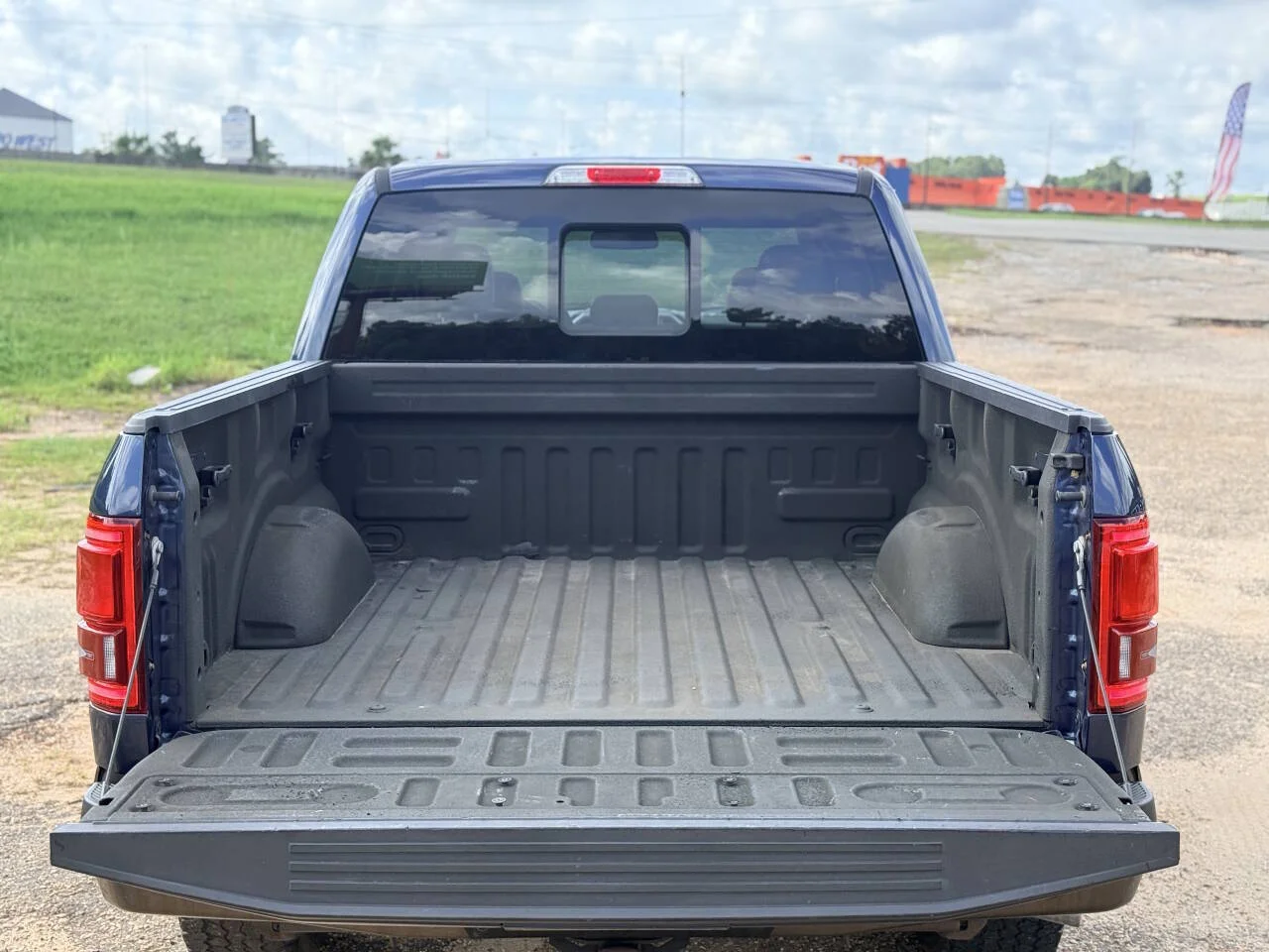 Used 2015 Blue Ford Lariat 4x4 4dr SuperCrew 5.5 ft. SB image 10