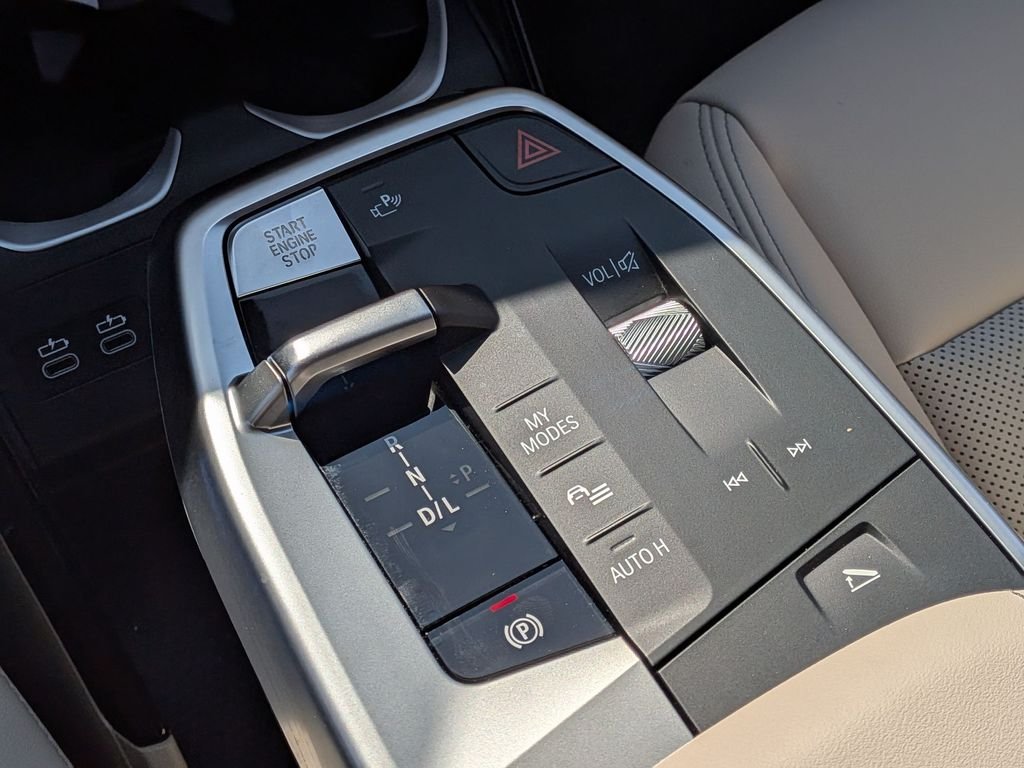 Used 2025 Silver BMW xDrive28i image 29