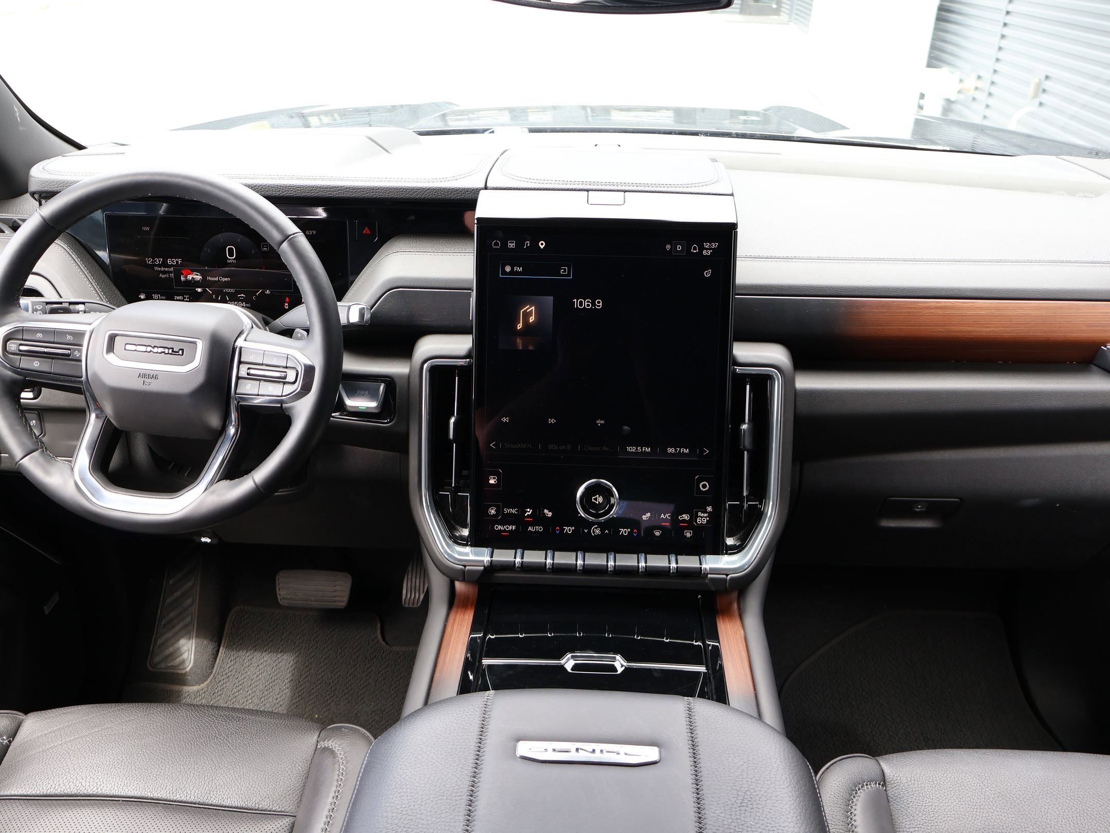 Used 2025 Onyx Black GMC Denali image 20