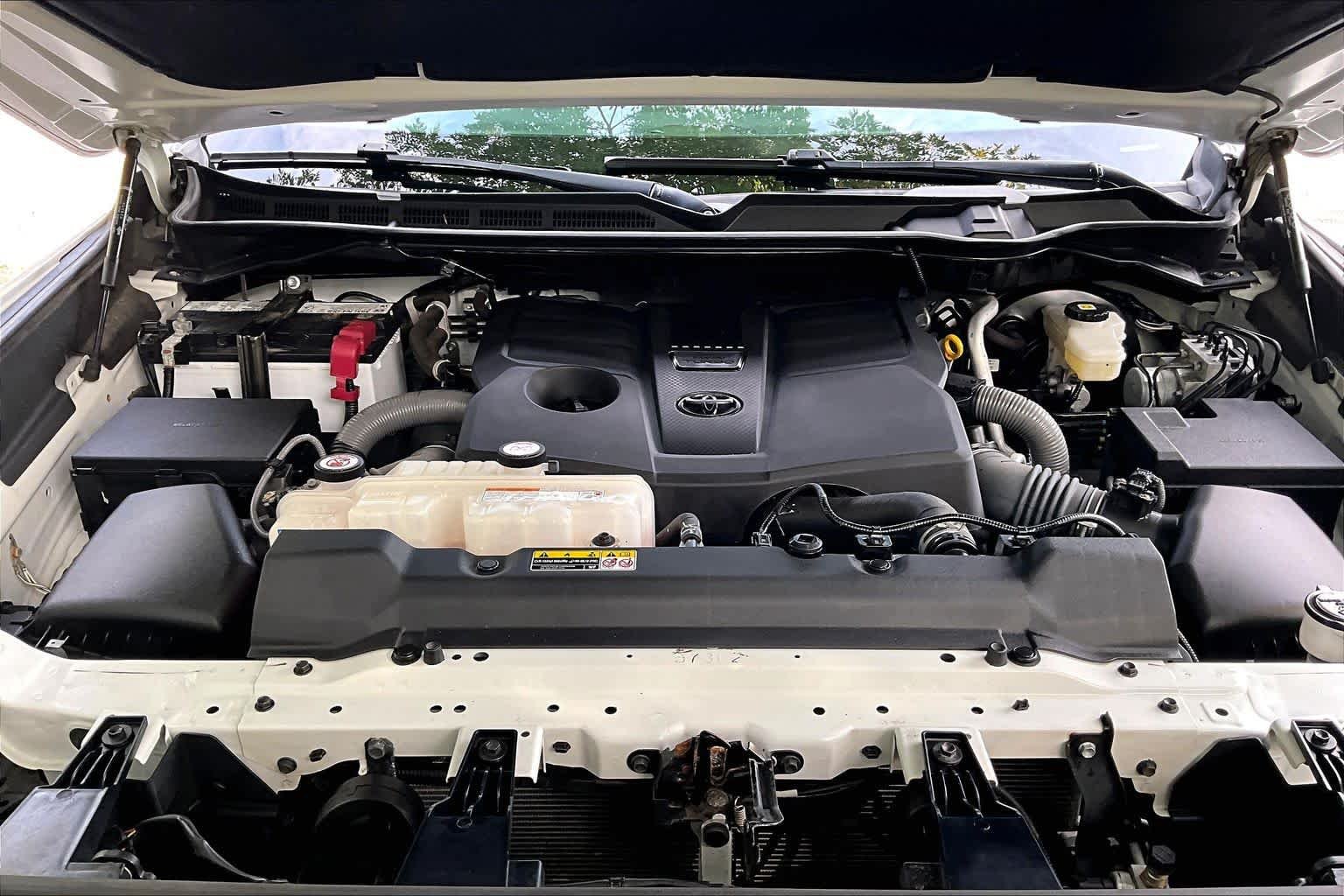 Used 2024 Ice Cap Toyota SR5 image 29