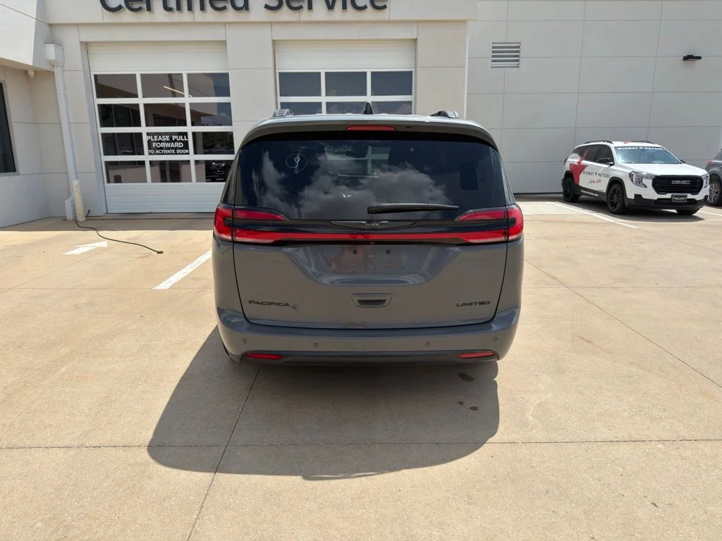 Used 2025 White Chrysler Limited image 5