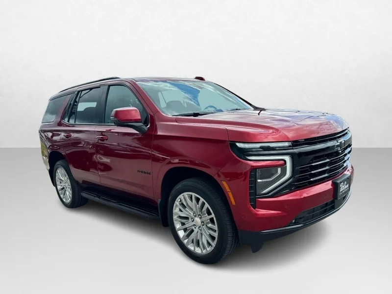 Used 2025 Radiant Red Tintcoat Chevrolet 4WD 4dr RST image 3