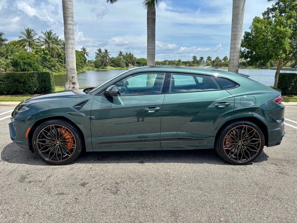 New 2026 Vl/Verde Lares Lamborghini SE image 7
