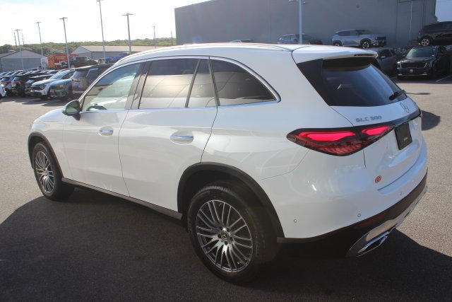 Used 2025 White Mercedes-Benz GLC 300 image 28