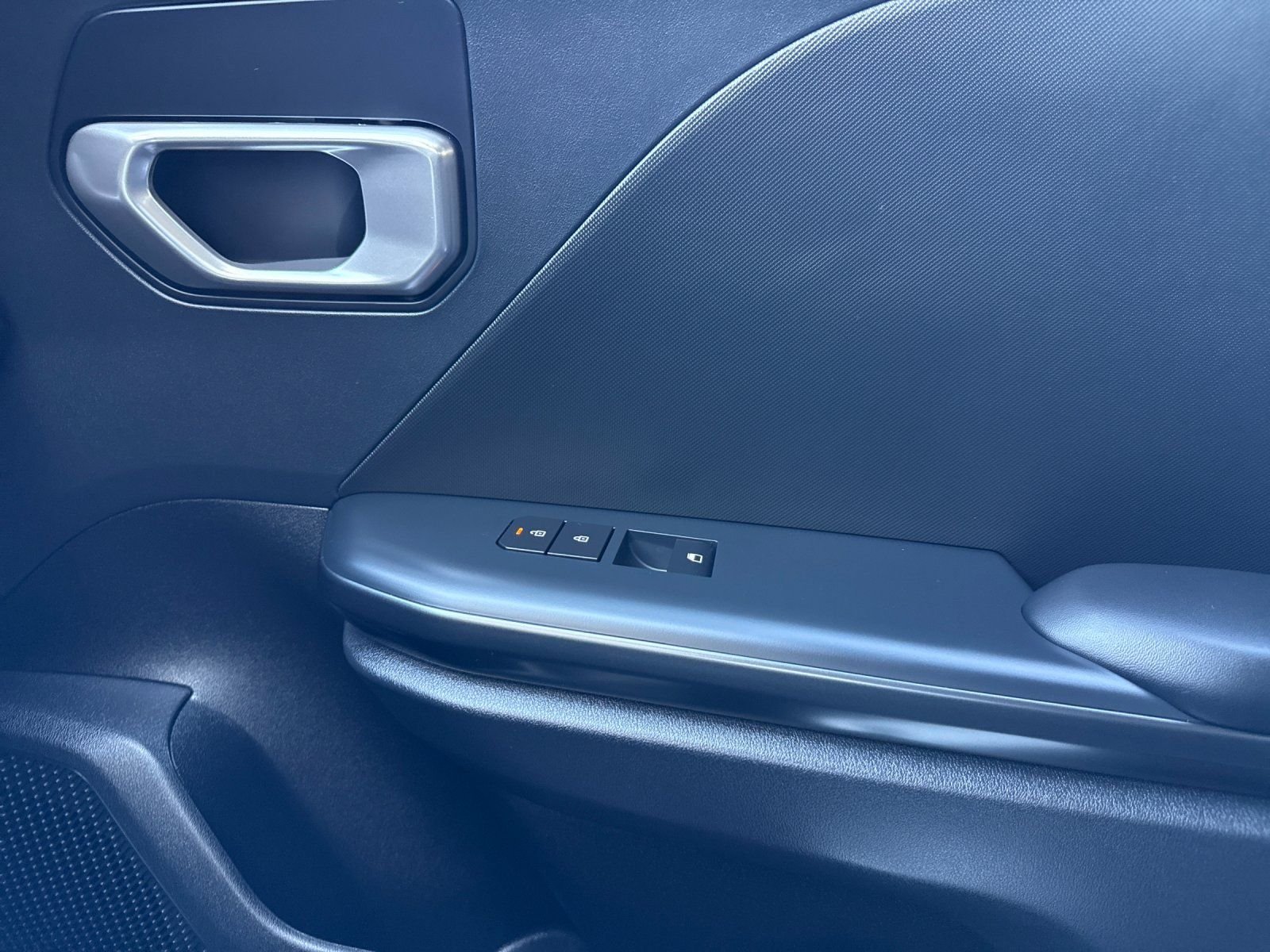 New 2026 Snow White Pearl Kia LXS image 9