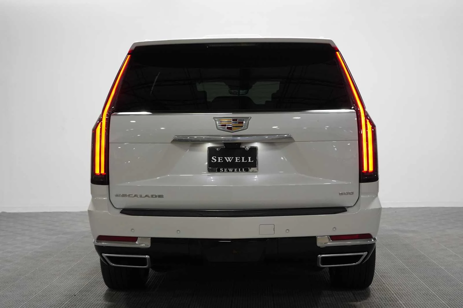 Used 2025 Crystal White Tricoat Cadillac 4WD Premium Luxury Platinum image 5