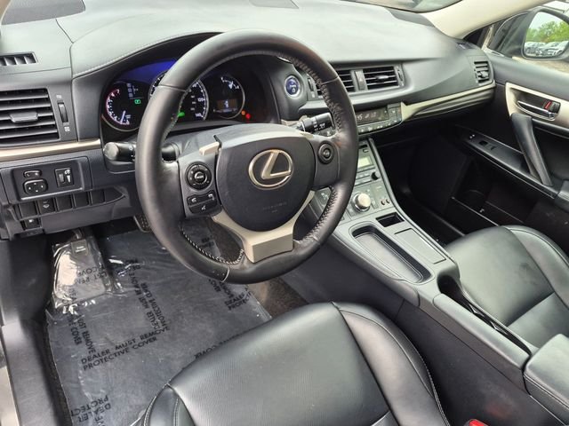Used 2016 Black Lexus 200h image 10