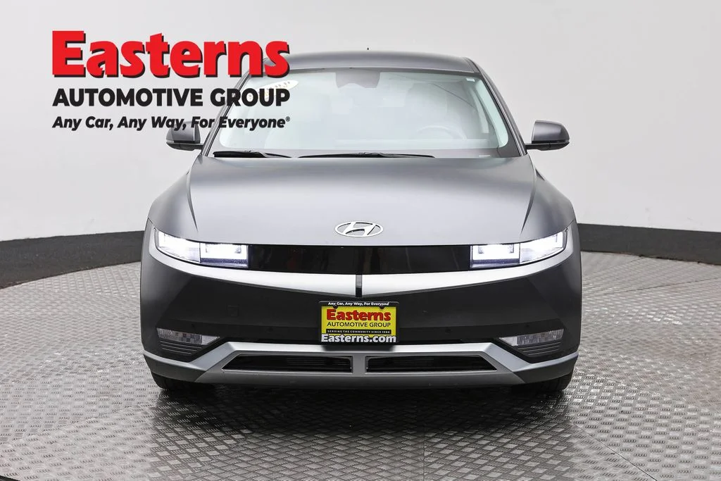 Used 2023 Gray Hyundai SEL image 2