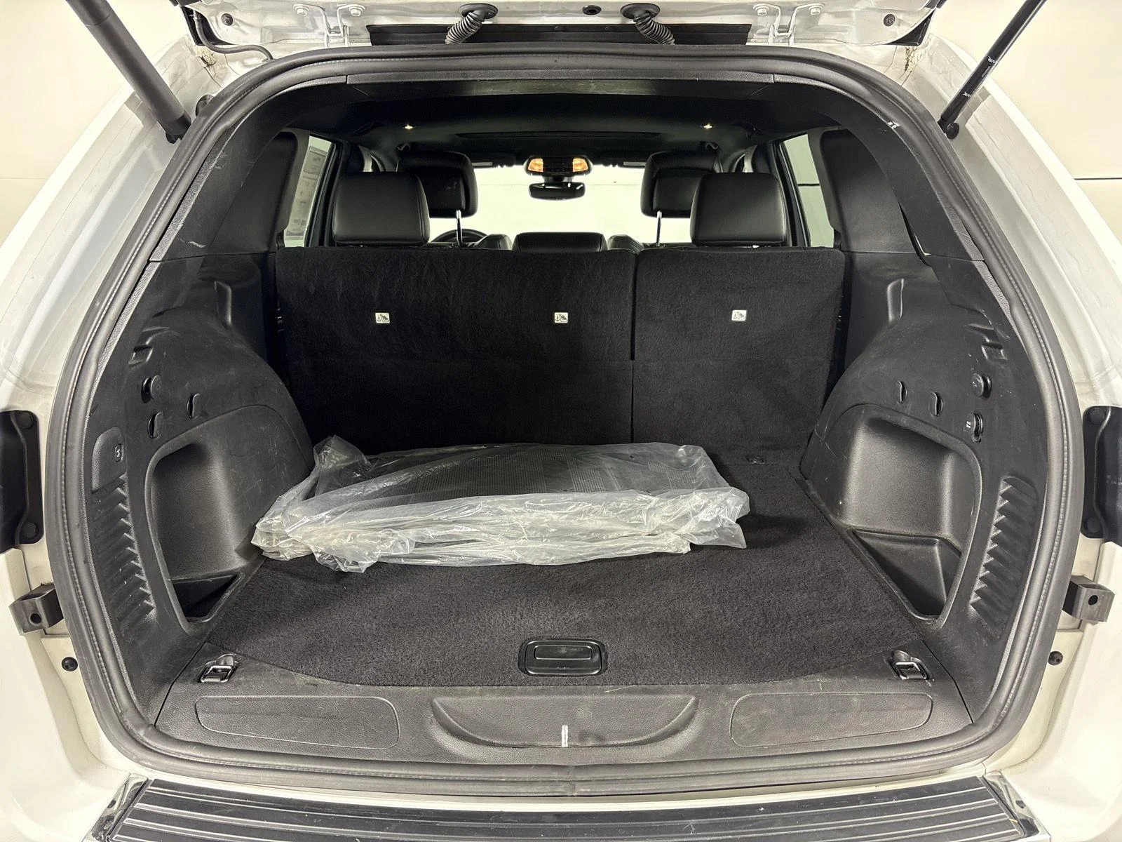 Used 2022 Bright White Clearcoat Jeep Limited image 19