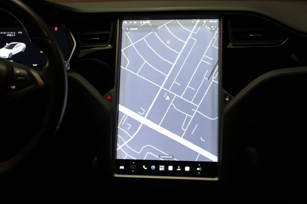 Used 2018 Obsidian Black Metallic Tesla  image 29