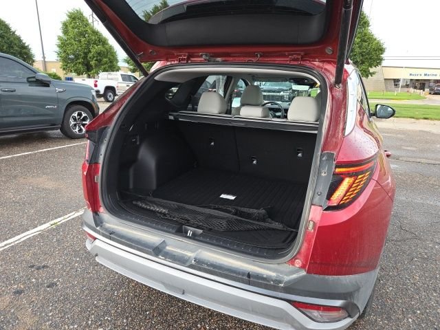 Certified Used 2025 Red Hyundai SEL Convenience image 5