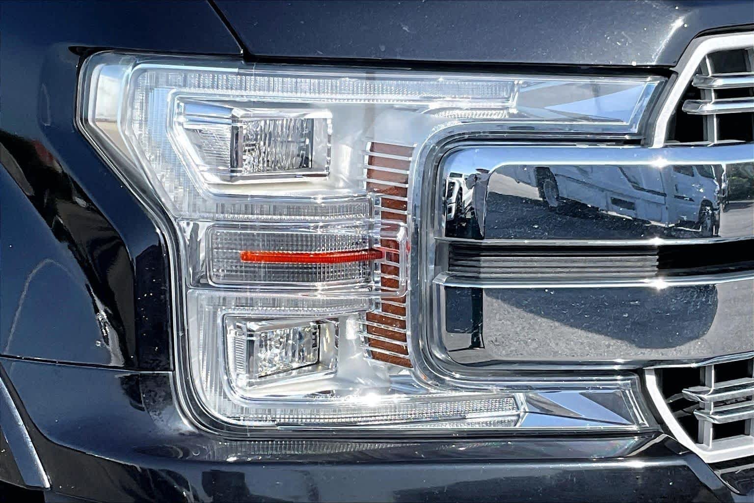 Used 2020 Agate Black Metallic Ford LARIAT image 26